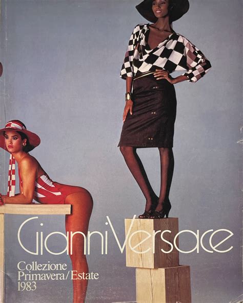 copio gli outfit della sfilata spring summer 1983 di gianni versace